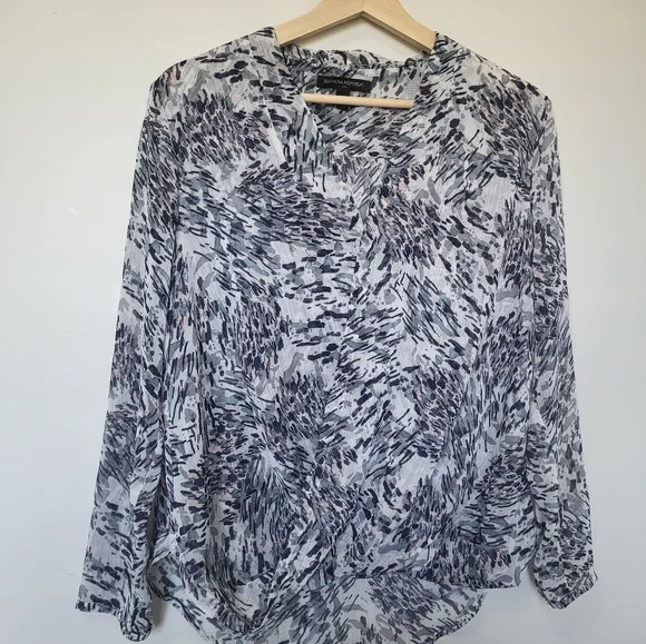 Banana Republic long sleeve wrap top - Picture 6 of 6